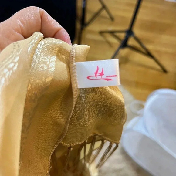 Gold fringe shawl - Picture 4 of 4